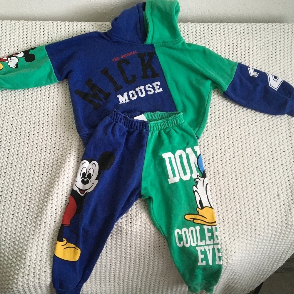 ZABA MICK AND DONALD BLUE AND GREEN SWEAT OUTFIT, SIZE 18-24 MONTHS